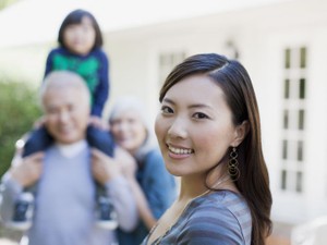 贈与税は誰が払う？ 考え方や計算の仕方を解説