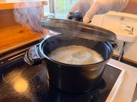 ごはんは5合ずつ丁寧に炊く（画像提供：はさかけ）