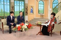 「徹子の部屋」に出演する（左から）羽鳥慎一、玉川徹氏、司会の黒柳徹子＝テレビ朝日提供