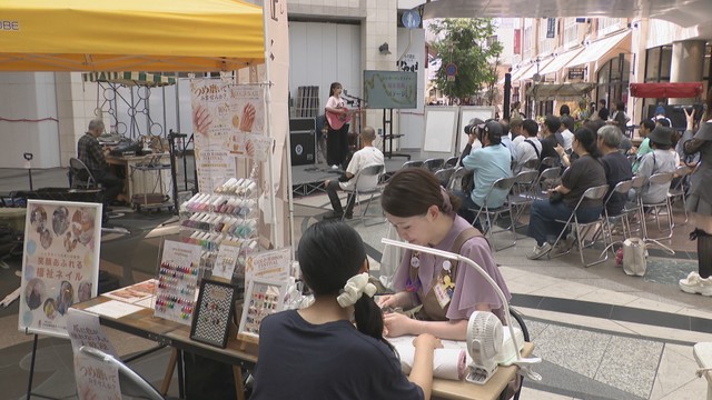 ゴールドリボンフェス　高松丸亀町壱番街前ドーム広場
