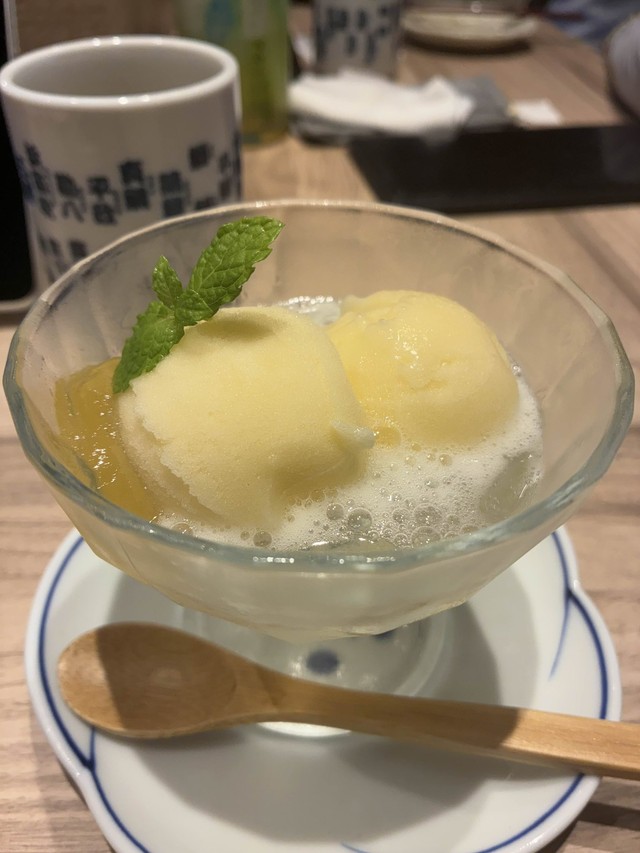 【万博で食べられる！映えアイス4選】No.4 紀州梅ジェラート（近大水産／現800円）。