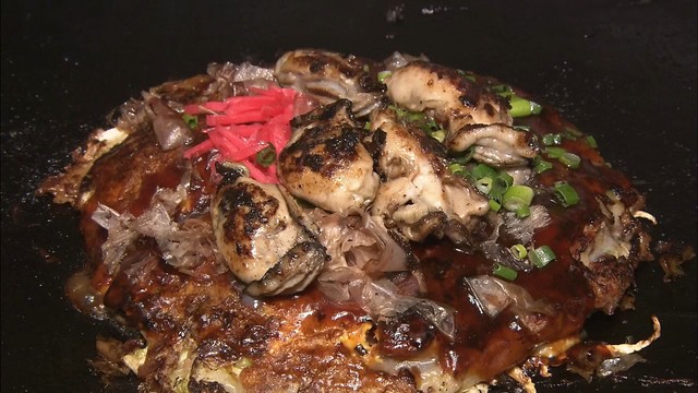 日生産のカキをぜいたくに使った「カキオコ」　香ばしいソースで召し上がれ　岡山