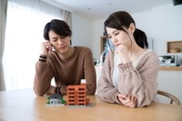 購入検討者の9割超が「住宅ローンを払いきれるか不安がある」　※画像はイメージです（metamorworks/stock.adobe.com）