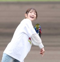 阪神の２軍戦で始球式を務めた福留光帆