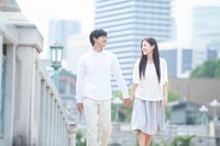 続くコロナ禍。出会いの場に変化はあるのでしょうか(milatas/stock.adobe.com)