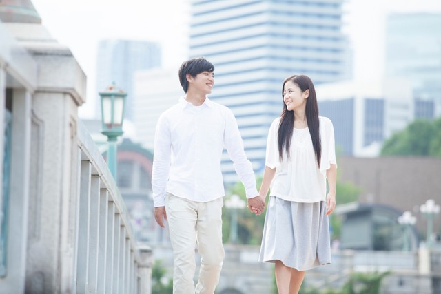 続くコロナ禍。出会いの場に変化はあるのでしょうか(milatas/stock.adobe.com)