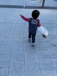 普段から元気いっぱいのお子さんだそう（でこぽんさん提供）