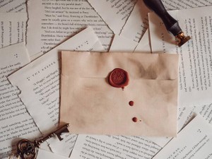 限りなく恋に近い友だちへの想いを手紙に。私の愛は84円で旅に出る