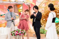 （左から）藤井隆さん、井上咲楽さん、神戸市に住む新婚さん©ABC