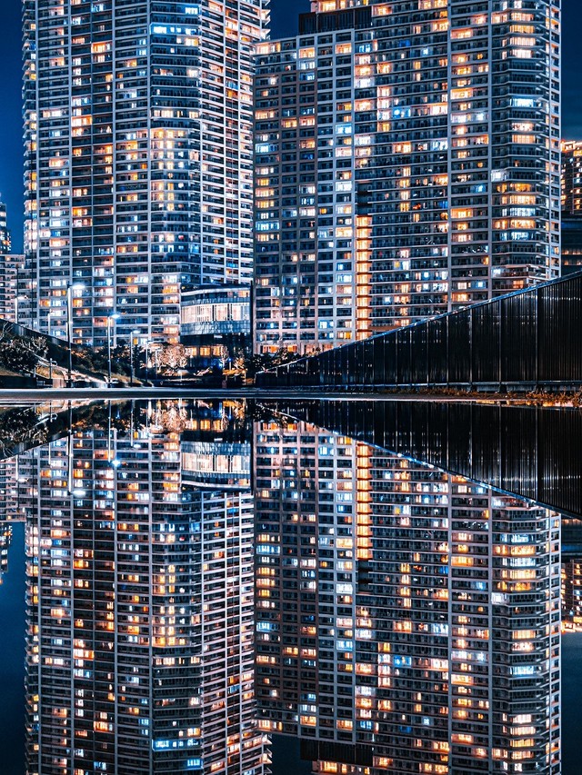 「水溜まりの反射が綺麗すぎて鏡みたい。」という文言とともに投稿された写真（画像提供／szunaさん）