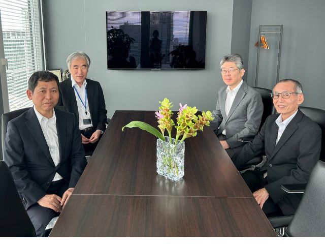 191849 のぞみ税理士法人2 会議中
