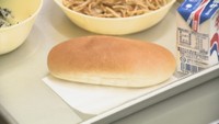 パン皿の代わりに使用される紙ナプキン