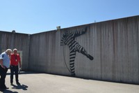 ハルデン刑務所の塀に描かれたグラフィティアート