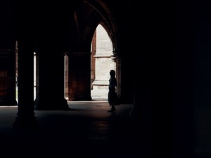 「気持ち悪い」と言われて仲間外れに。ありのままでは、受け入れられないと学んだ