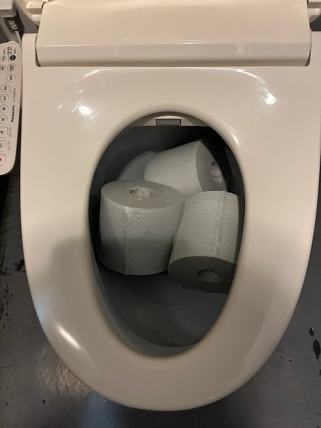 【閲覧注意】ライブハウスの男子トイレで発覚した悪質行為。店側も出演者もショック……（画像提供：HOLIDAY NEXT NAGOYA）