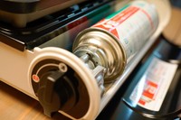 カセットボンベはカセットこんろから取り外しておこう※画像はイメージです（崇正 魚谷/stock.adobe.com）