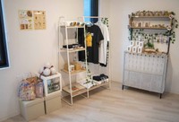 マーモット村のオリジナルグッズ販売もある