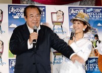 愛川欽也さんとうつみ宮土理＝2017年