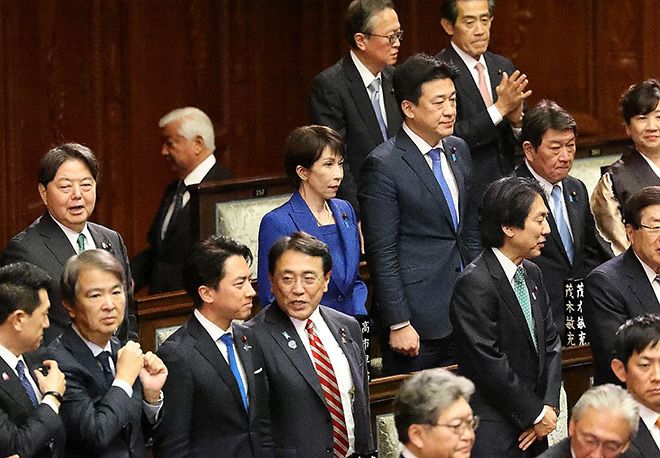 Voters face conservatism vs. centrism choice in Feb. 8 snap poll