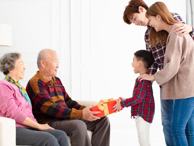 生前贈与のメリットや注意点についてわかりやすく解説します （c）Getty Images
