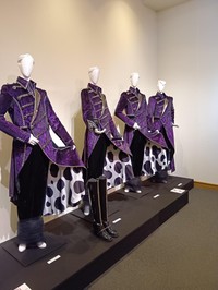 M!LKとコラボで着用した衣装＝宝塚歌劇の殿堂