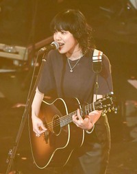 春画の愛好家であることを公言しているシンガー・ソングライター、あいみょん