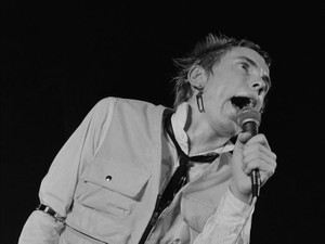 ロックが何度「死んでも復活」する理由　「大きな物語」なき時代に必要なロックとは