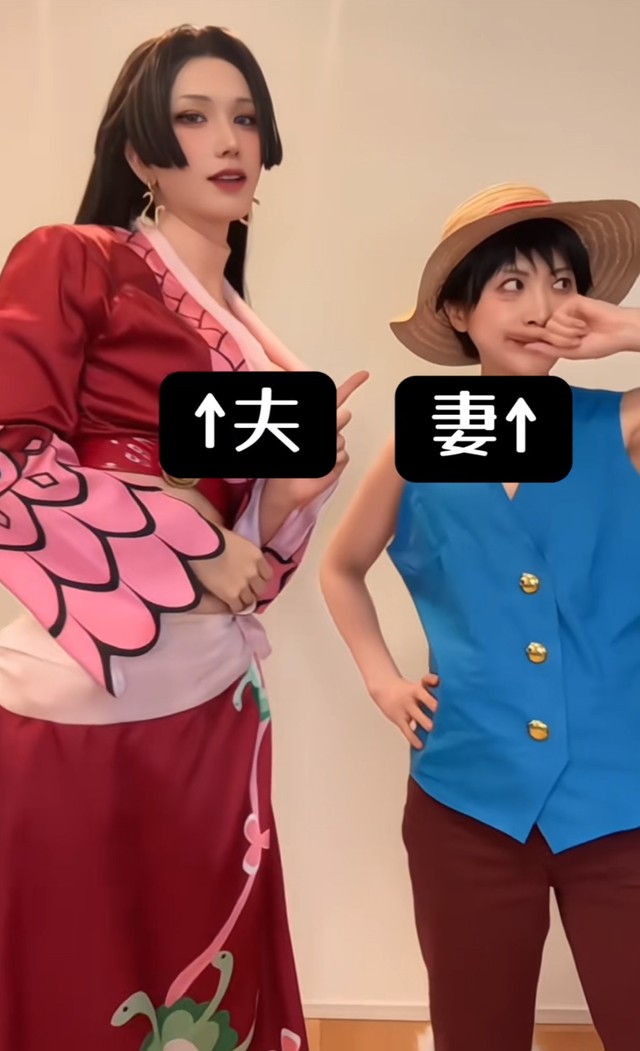 『ワンピース』のコスプレをする夫婦／みかんぱっくさん（@mikanpack）提供