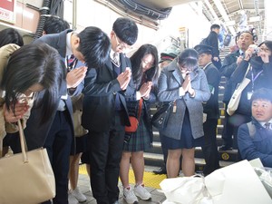 新大久保駅事故から18年　寒風が吹く日韓、それでも架け橋は育っていく