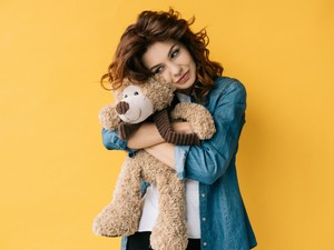 大人の心を癒やすぬいぐるみが人気　発達障害のウサギや臓器の形で不安に寄り添う