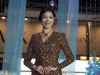 グランフロント大阪のクリスマスツリー「Winter Prism Tree」点灯式に登場したアン ミカ