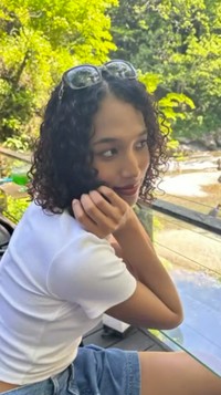 カーリーヘアを楽しむアリシアさん／投稿主さん提供