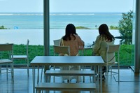 海と花を楽しめる