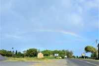 雨上がりに出現した虹=2022年6月24日、クック諸島ラロトンガ島、荒ちひろ撮影