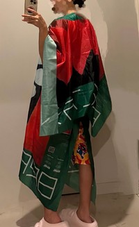 ポンチョを身につける投稿主／万博のボビンさん（@k_18782）提供