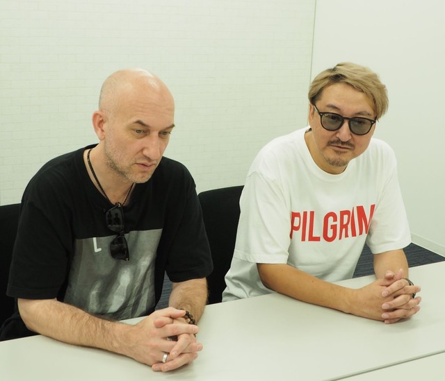 MONKEY MAJIKのメイナード（左）とタックス
