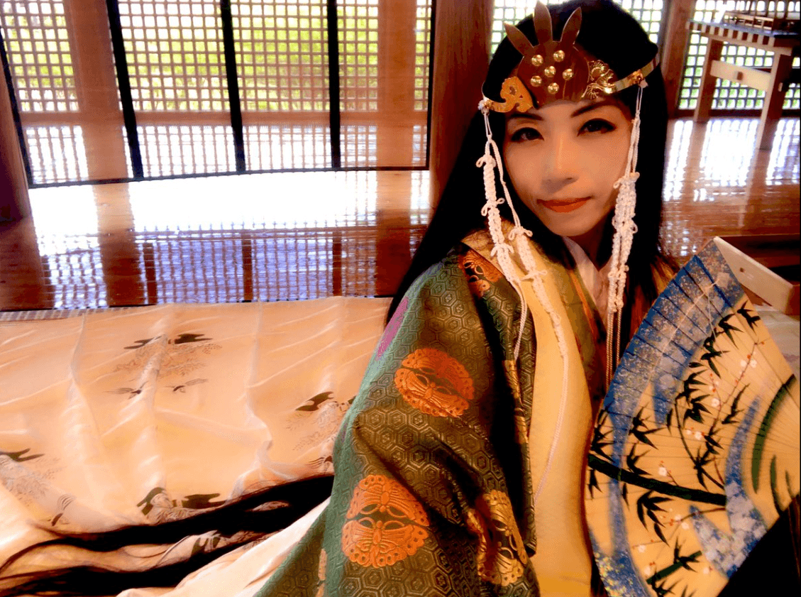 地毛を生かした平安コスプレ？十二単を着たきさらさん　画像提供：きさらさん