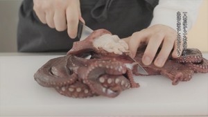 「食」を考えるアート　フードプロセッサーは身体の一部なのか