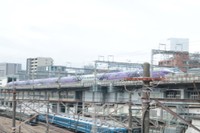新幹線が通過する様子も