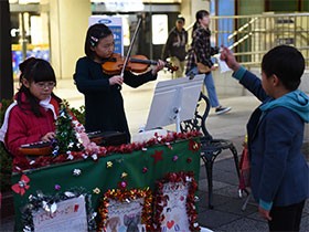 犬や猫の殺処分ゼロを願って　小学生３人がチャリティー演奏会