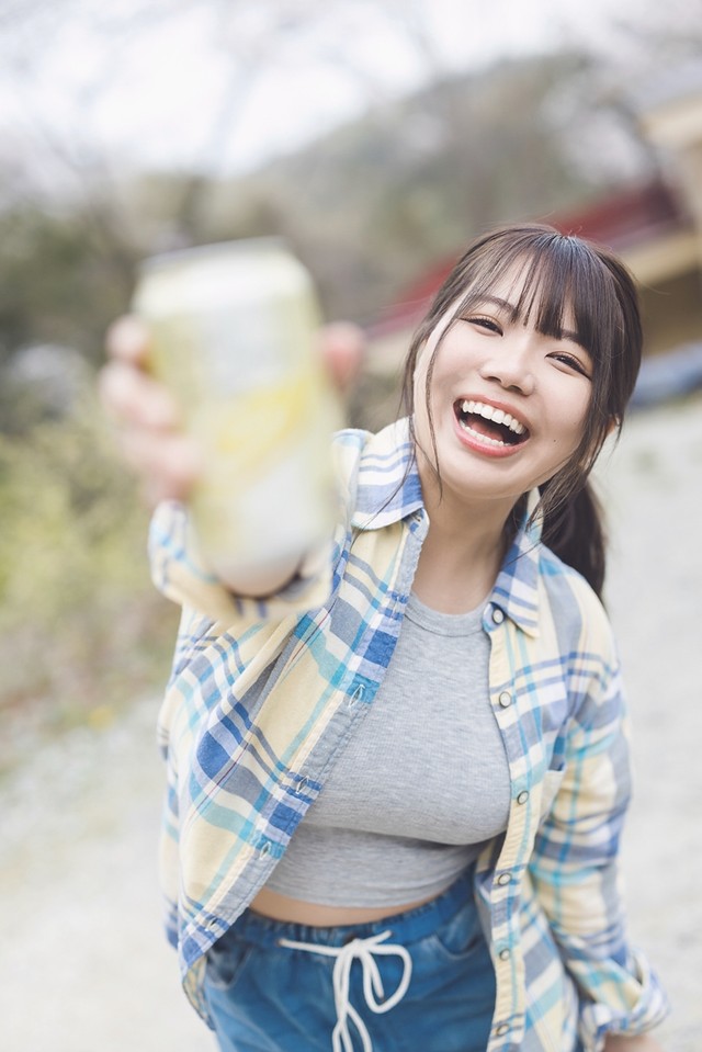 たにりか 1st デジタル写真集『週末ふたりキャンプ』　撮影：藤本和典