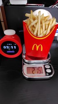 Lサイズを量ってみると、なんと215gもありました！ ※ぷーかさん提供