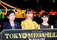 （左から）小池百合子都知事、藤田ニコル、吉谷彩子＝2018年