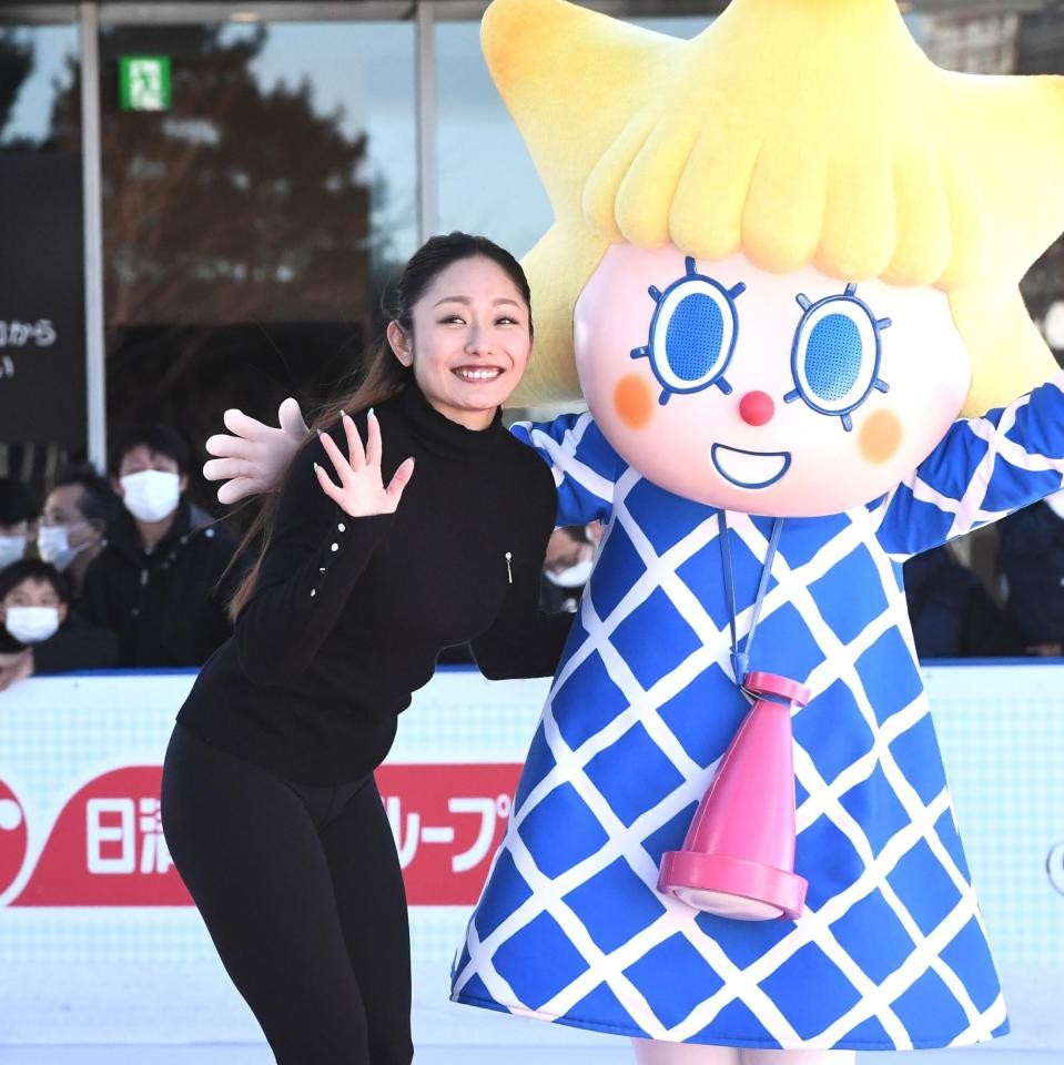 安藤美姫　2L版フォト 10枚 c-①（※バラ売りOKです） 安藤美姫 彼氏は「募集中です」 ボディーラインくっきり衣装で華麗な初