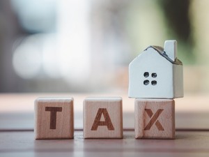 遺産相続の税金はいくらかかる？ 相続税の計算方法や手続きを紹介