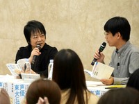 トーク＆朗読イベントを行った佐々木望（左）＝都内