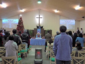 外国人との騒音トラブル、解決のヒントは「好きな人のたばこは気にならない」