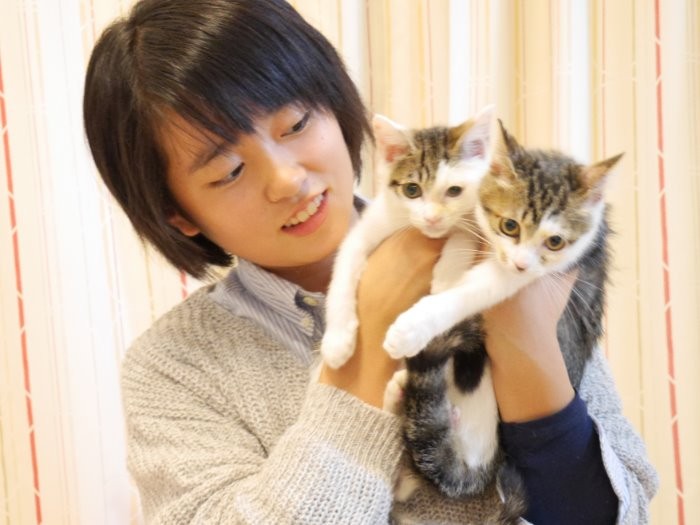 「５度目の譲渡会でやっと譲り先が決まりました。２匹一緒に決まって嬉しい」と預りボランティアの夏妃さん