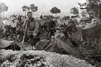 1915年9月22日、フランス東部シャンパーニュ戦線で、フランス軍騎兵部隊の自転車兵たち＝Reuters