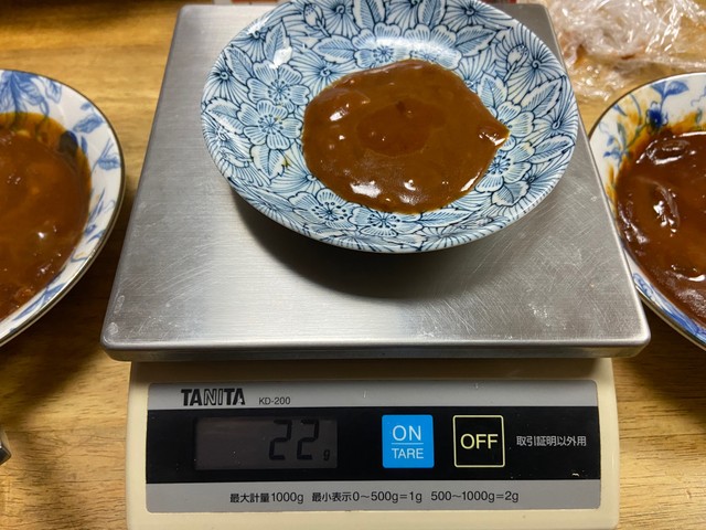 カレーに徐々にハヤシライスを混ぜていったら何割の部分でハヤシライスになるのか（でかいさん提供）